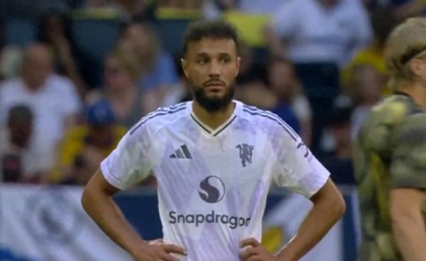 炒股配资评测网 失望! 曼联首秀拉垮, 继续混乱的三后卫战术, 平利兹联 新赛季堪忧