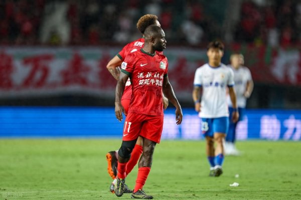 壹配资网门户 阿奇姆彭再这么踢下去值得续约, 加纳前锋5球造5点的数据独占鳌头